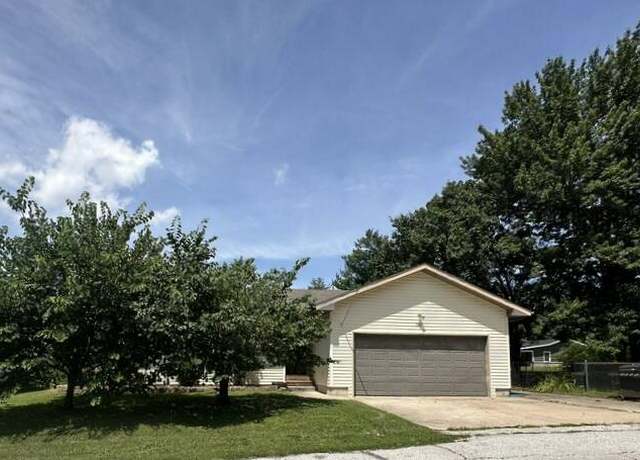 Property at 2201 S 18th Ave, Ozark, MO 65721, 3 beds, 2 baths
