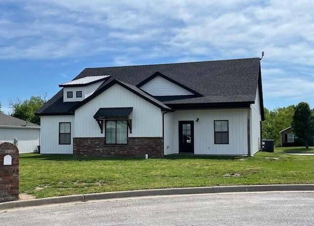 Property at 2370 S Sedona Ct, Bolivar, MO 65613, 3 beds, 2 baths