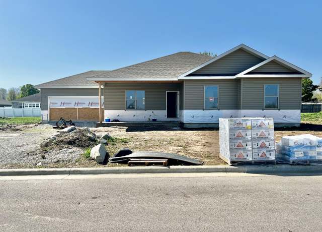 Property at 660 E Vivian St, Bolivar, MO 65613, 4 beds, 2 baths