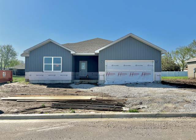 Property at 710 E Vivian St, Bolivar, MO 65613, 3 beds, 2 baths