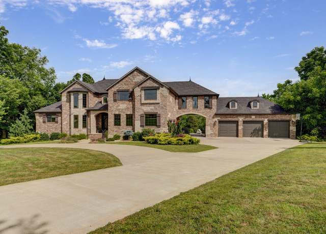 Property at 1373 E River Oak Dr, Springfield, MO 65803, 6 beds, 4.5 baths