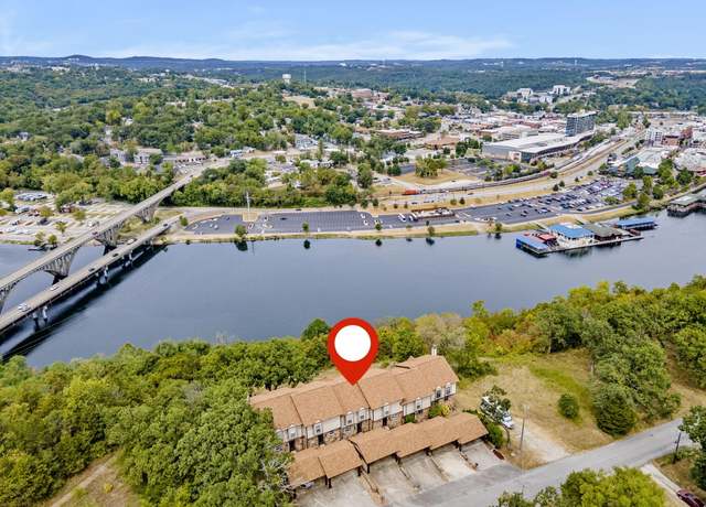 Property at 877 Knox Ave #3, Hollister, MO 65672, 3 beds, 2.5 baths