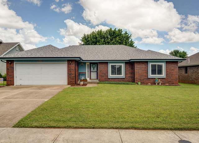 Property at 2432 S Suprema Ave, Springfield, MO 65807, 3 beds, 2 baths