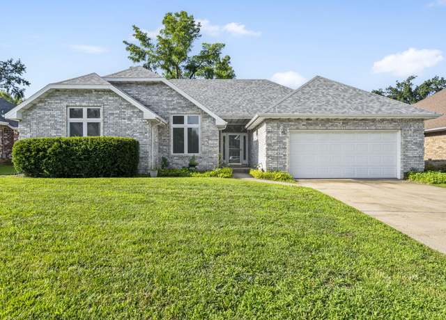 Property at 2460 W Allen Dr, Springfield, MO 65810, 3 beds, 2 baths