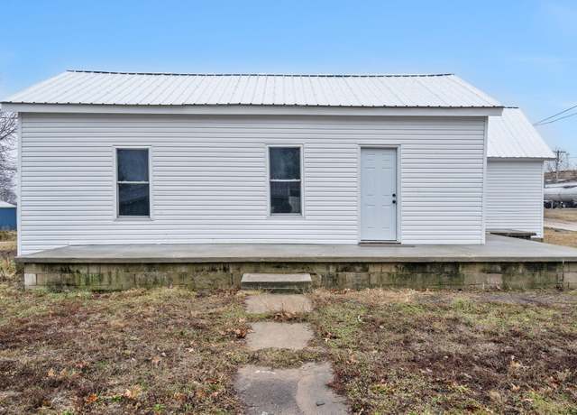 Property at 1152 E Elm St, Morrisville, MO 65710, 3 beds, 1 bath