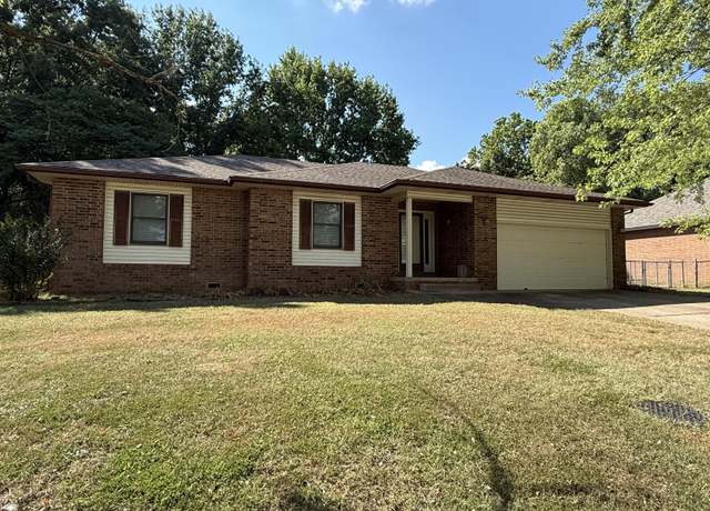 Property at 1101 S Oakland Ave, Bolivar, MO 65613, 3 beds, 2 baths