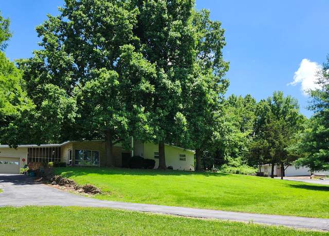 Property at 702 W Hubble Dr, Marshfield, MO 65706, 3 beds, 2 baths