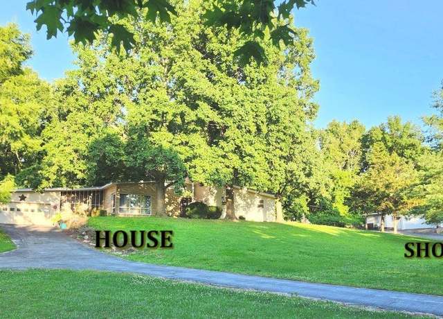 Property at 702 W Hubble Dr, Marshfield, MO 65706, 3 beds, 2 baths