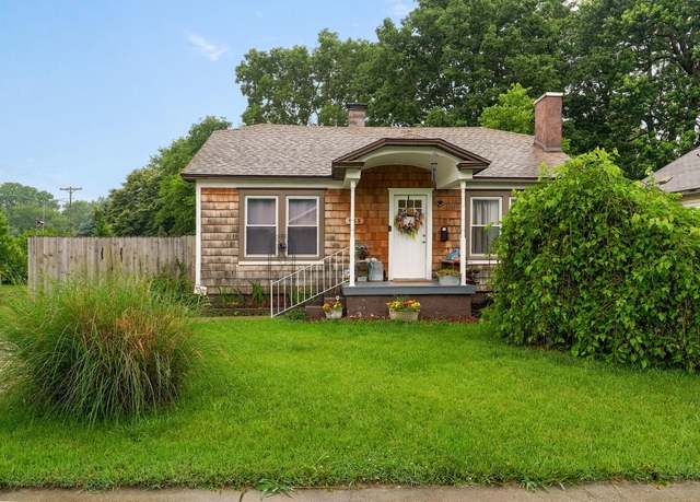 Property at 953 S Weaver Ave, Springfield, MO 65806, 4 beds, 1 bath
