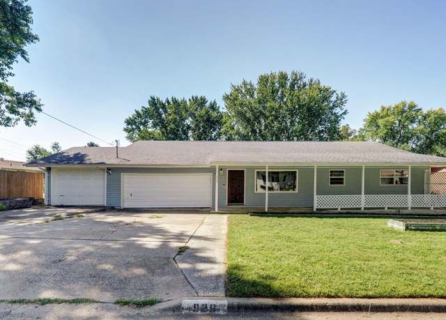 Property at 926 E Villa Marie St, Springfield, MO 65803, 4 beds, 3 baths