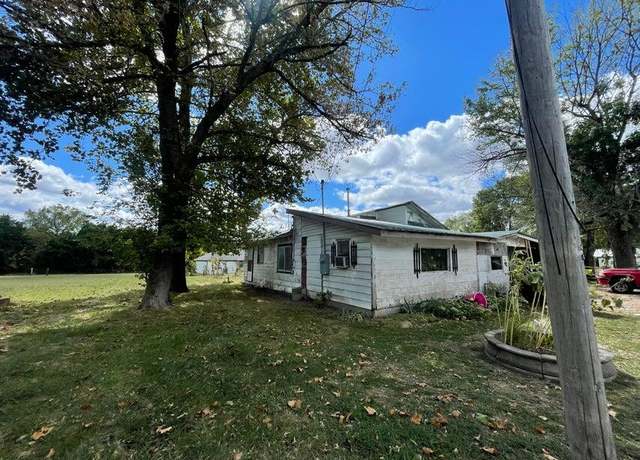 Property at 238 Delta St, Aurora, MO 65605