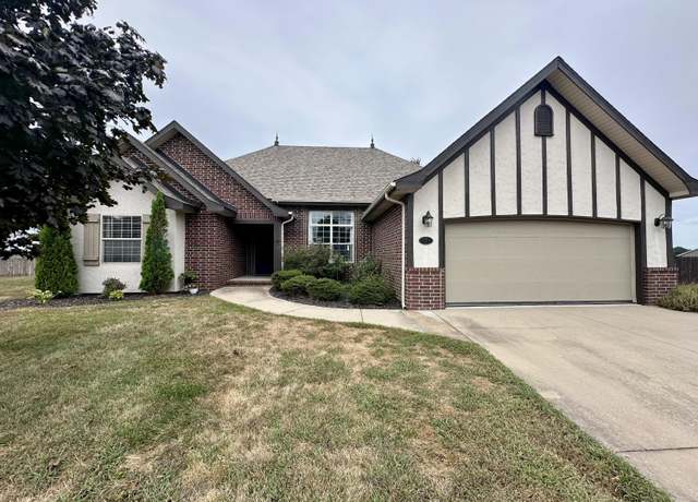 Property at 220 Steury Rd, Springfield, MO 65809, 5 beds, 3 baths
