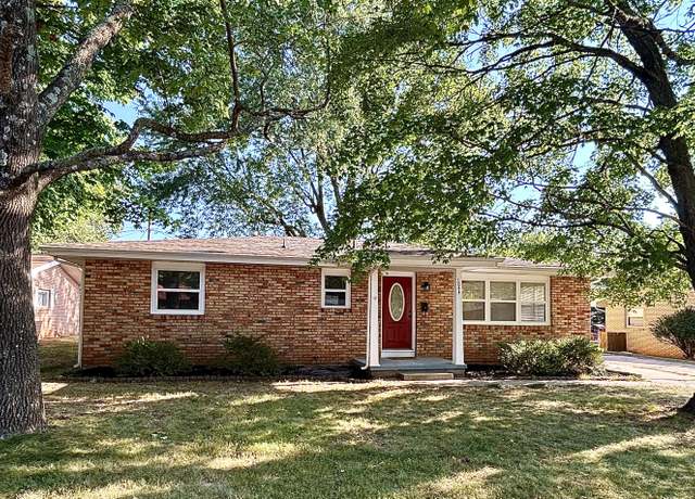Property at 1044 E Edgewood St, Springfield, MO 65807, 3 beds, 2 baths