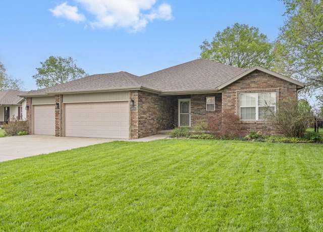 Property at 4926 W University St, Springfield, MO 65802, 3 beds, 2 baths