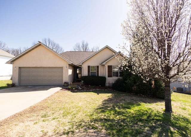 Property at 184 Crestwood Dr, Marshfield, MO 65706, 3 beds, 2 baths
