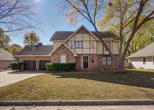 Property at 2452 E Raynell St, Springfield, MO 65804, 5 beds, 3.5 baths
