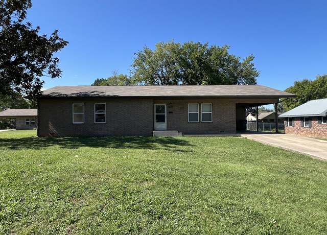 Property at 328 E 4th St, Willow Springs, MO 65793, 3 beds, 2 baths