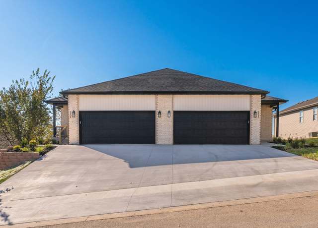 Property at 1109-1111 N Missouri Dr, Ozark, MO 65721, 6 beds, 2 baths