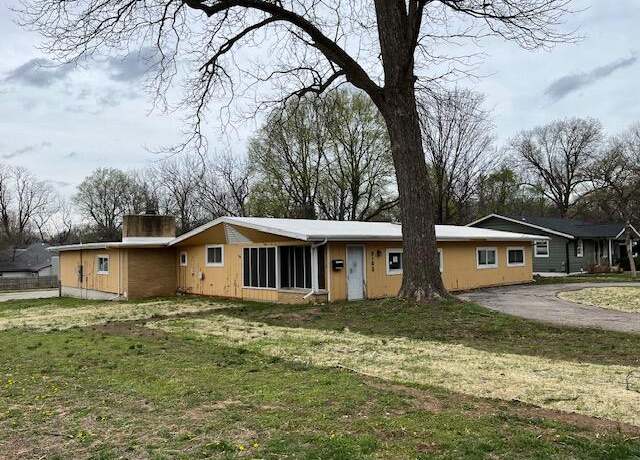 Property at 2153 S Hampton Ave, Springfield, MO 65807, 2 beds, 2 baths