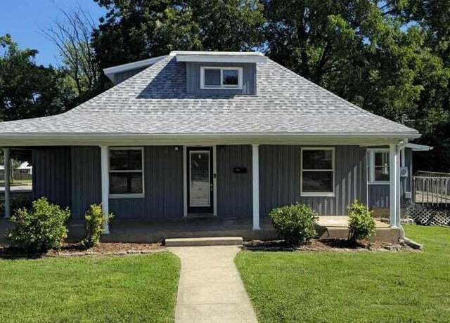 Property at 427 W College St, Bolivar, MO 65613, 3 beds, 1.5 baths