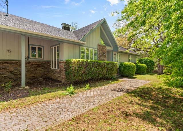 Property at 634 S Mccrite Ave, Springfield, MO 65802, 4 beds, 3 baths