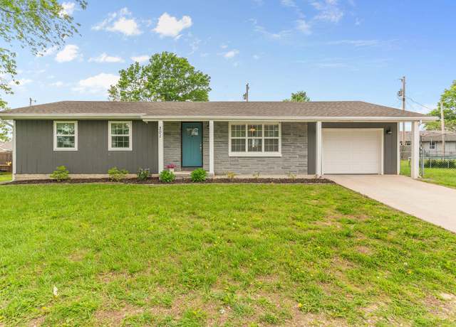 Property at 301 S Delaware St, Nixa, MO 65714, 3 beds, 2 baths