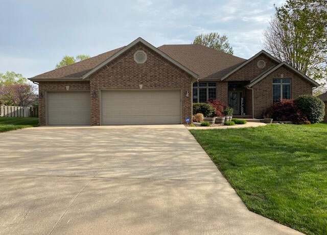 Property at 4822 S Montrose Pl, Springfield, MO 65810, 3 beds, 2.5 baths
