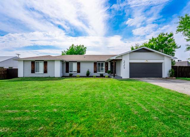 Property at 225 Church St, Marshfield, MO 65706, 3 beds, 3 baths