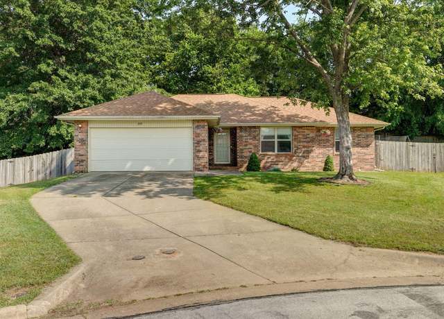 Property at 3357 W Rockwood St, Springfield, MO 65807, 3 beds, 2 baths