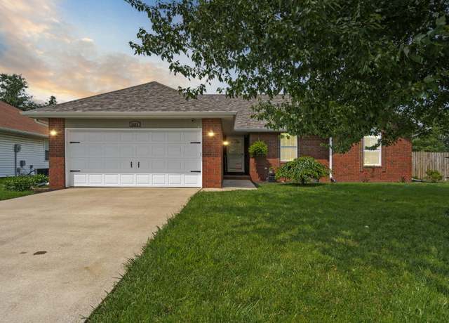 Property at 2625 N Meadowlake Dr, Springfield, MO 65802, 3 beds, 2 baths
