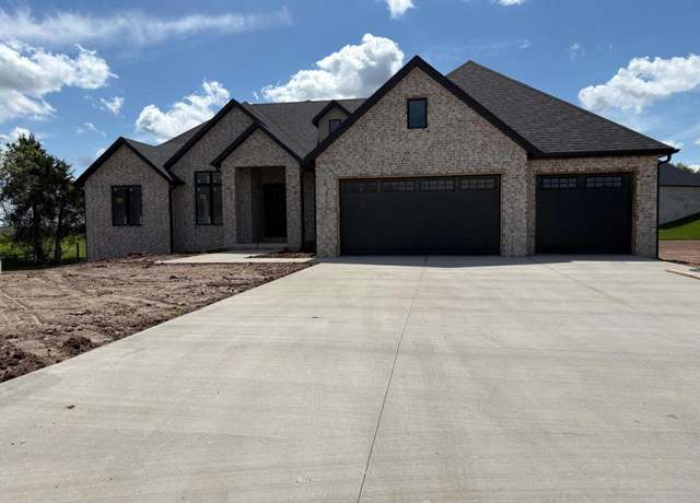 Property at 1971 N Alysheba Ct, Springfield, MO 65802, 4 beds, 2.5 baths