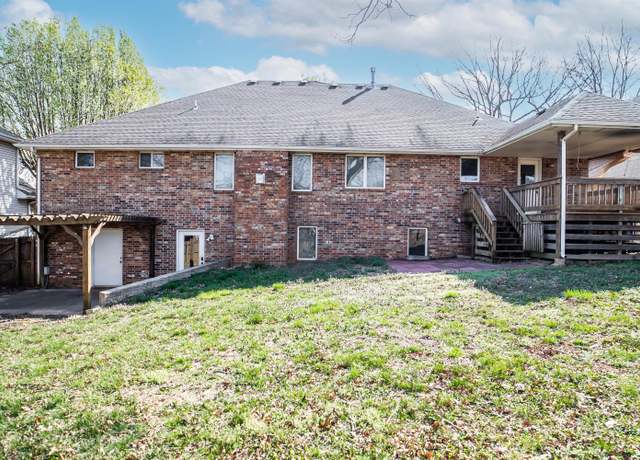 Property at 3877 N Daniels Ct, Springfield, MO 65803, 6 beds, 3.5 baths