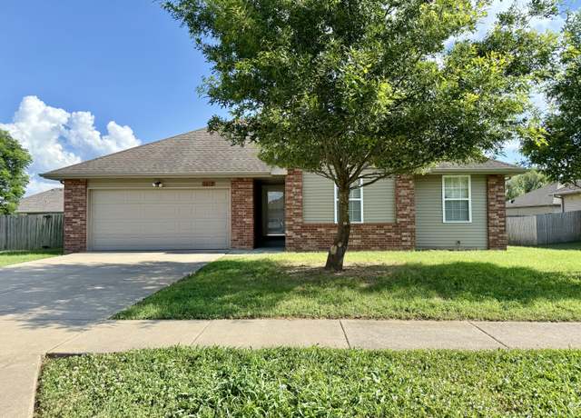 Property at 5610 W Sugar Pine Dr, Springfield, MO 65802, 3 beds, 2 baths