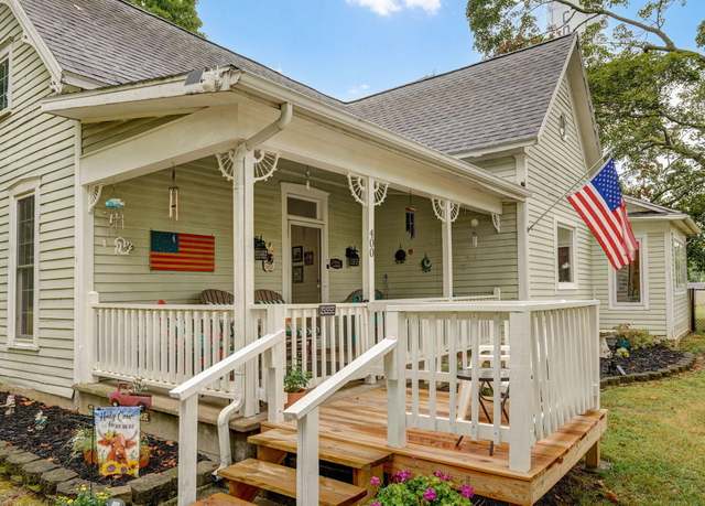 Property at 400 W Washington St, Marionville, MO 65705, 2 beds, 1 bath