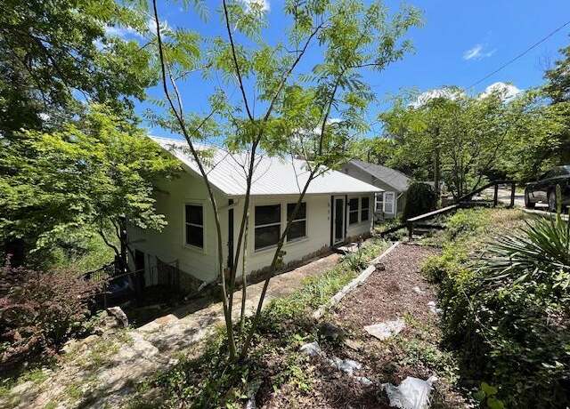 Property at 530 Taneycomo Hill Dr, Hollister, MO 65672, 2 beds, 2 baths