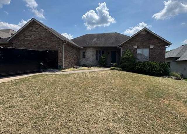 Property at 930 E Canterbury St, Springfield, MO 65810, 4 beds, 2 baths