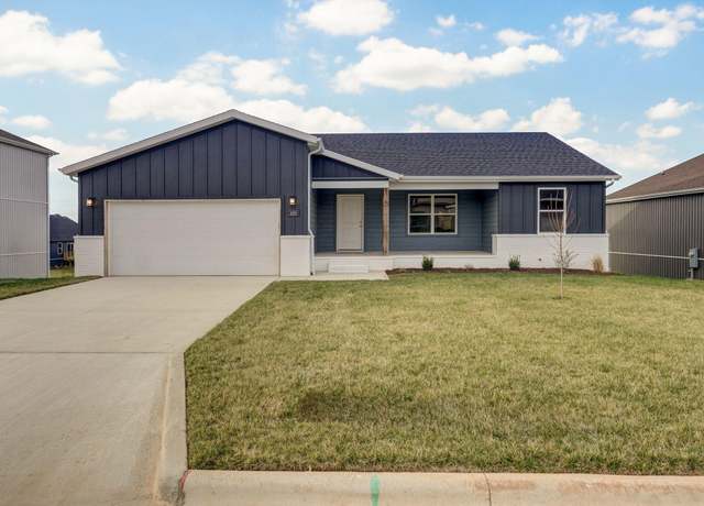 Property at 1620 E Macon St, Republic, MO 65738, 5 beds, 3 baths