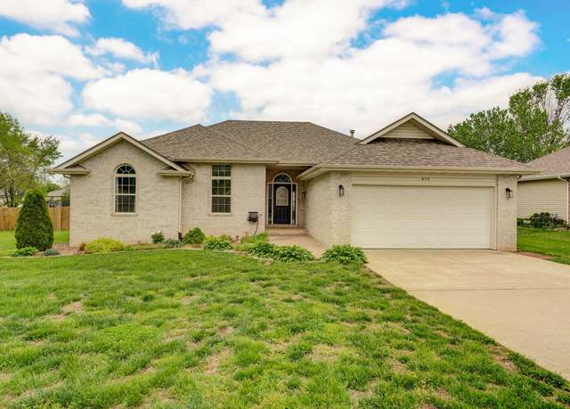 Property at 613 Sarah Ct, Willard, MO 65781, 3 beds, 2 baths
