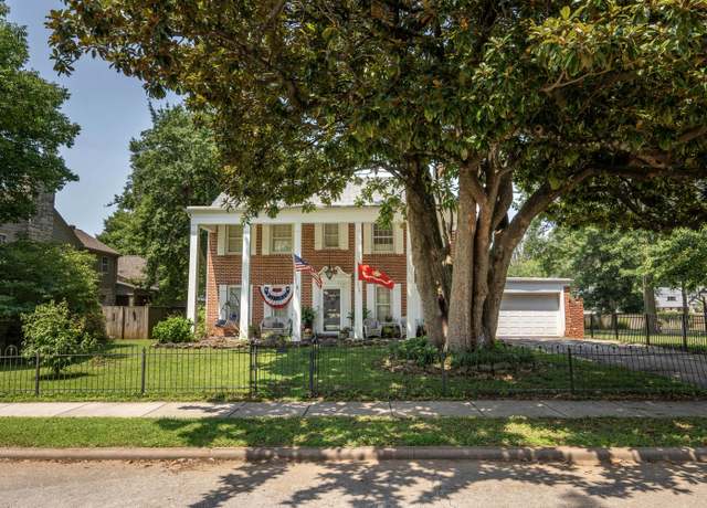 Property at 1011 E University St, Springfield, MO 65807, 3 beds, 2.5 baths