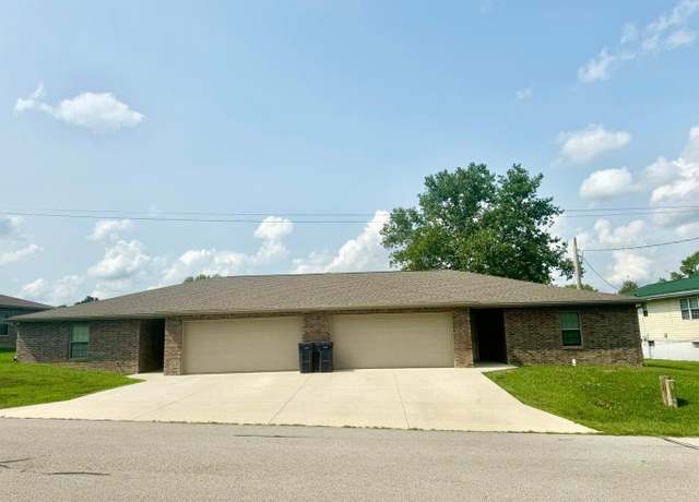 Property at 723 W Hawthorne St, Houston, MO 65483, 18 beds, 2 baths