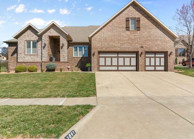 Property at 3841 E Rosebrier St, Springfield, MO 65809, 4 beds, 2.5 baths