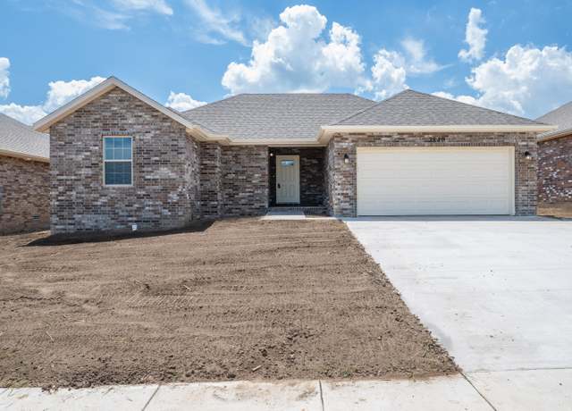 Property at 3840 W Riley St, Bolivar, MO 65613, 3 beds, 2 baths