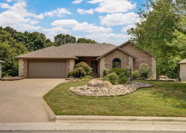 Property at 2932 S Eldon Ave, Springfield, MO 65807, 5 beds, 3 baths