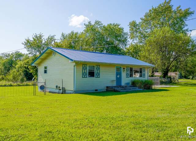 Property at 531 S Wall St, Mountain Grove, MO 65711, 2 beds, 1.5 baths