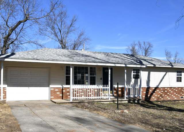 Property at 705 W Hughs St, Bolivar, MO 65613, 3 beds, 1 bath