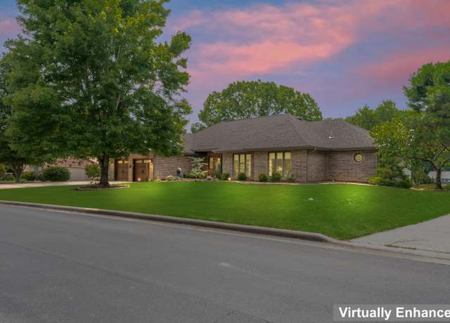 Property at 182 Regent Dr, Branson, MO 65616, 5 beds, 4.5 baths