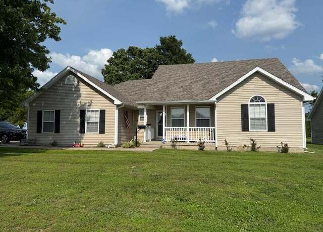 Property at 1380 N Chicago Ave, Bolivar, MO 65613, 3 beds, 2 baths
