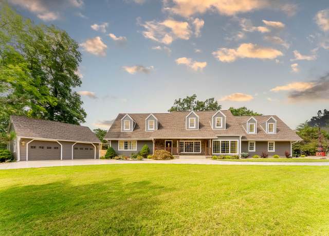 Property at 2006 W Broadway St, West Plains, MO 65775, 4 beds, 3.5 baths