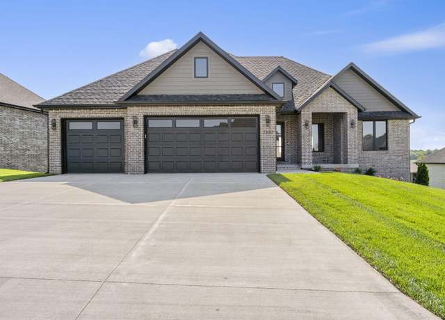 Property at 1632 Marlowe Ave, Springfield, MO 65802, 6 beds, 3 baths