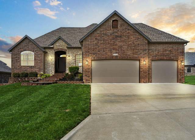 Property at 4741 E Forest Trails Dr, Springfield, MO 65809, 5 beds, 3 baths